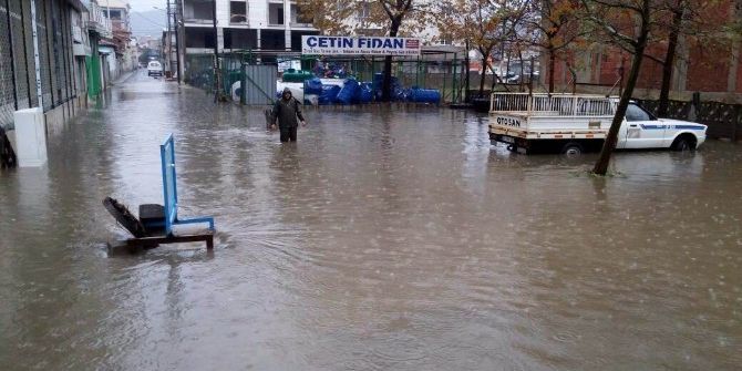 Salihli’de Sağanak Etkili Oldu