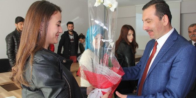 Öğrencilerden Başkana Teşekkür