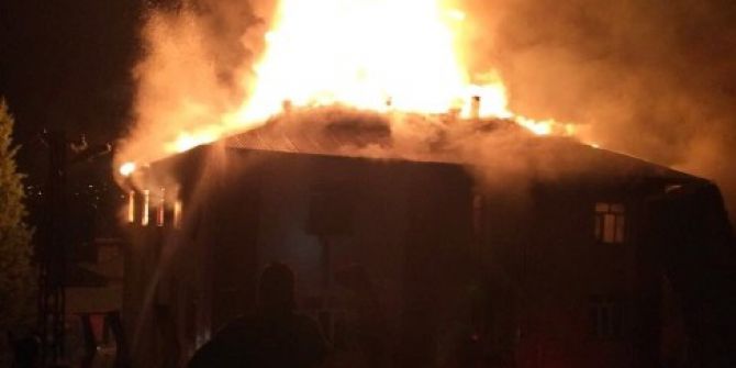 Adana’da Kız Öğrenci Yurdunda Yangın: 13 Yaralı