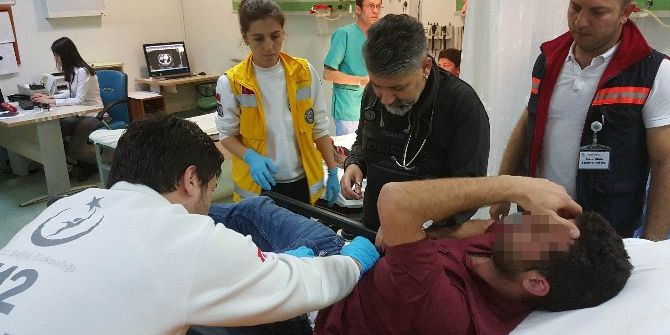 Bulanıma Giren Genç Kendini Bıçakladı