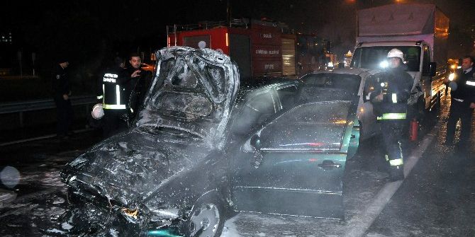 Antalya’da Zincirleme Kazada Bir Araç Alev Topuna Döndü