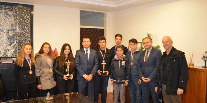 Kaymakam Üncü Dereceye Giren Öğrencileri Tebrik Etti