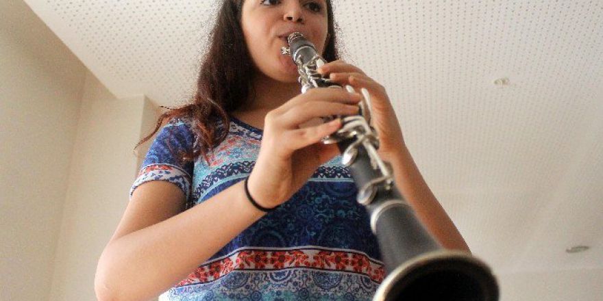 Ömrünü Tamamlamış Klarnetine Rağmen Türkiye’ye Birincilik Getirdi