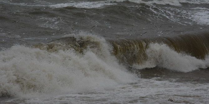 Karadeniz’de Fırtına Çıktı Dalga Boyu 5 Metre Oldu