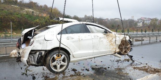 Otomobil Uçuruma Yuvarlandı: 1 Yaralı