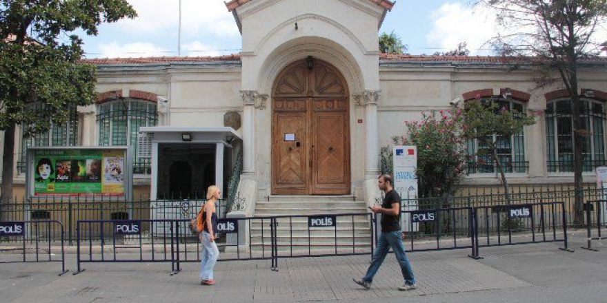 Fransız Konsolosluğu Güvenlik Gerekçesiyle Bugün De Kapalı