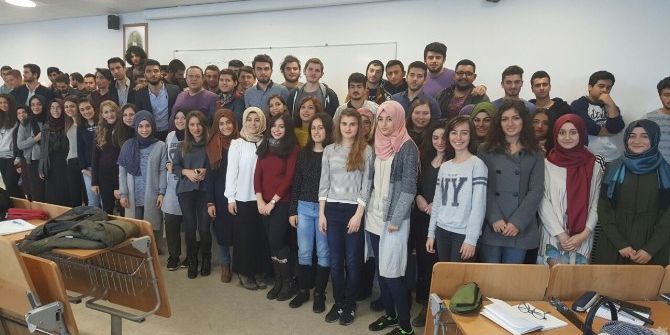 Öğrencilerin Hayata Dair Düşünceleri Köşe Yazısı Oluyor