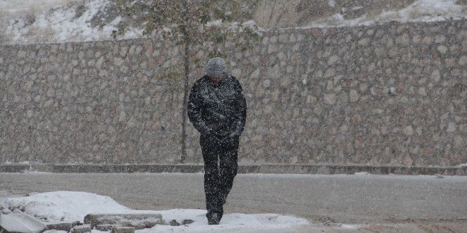 Elazığ’a Yılın İlk Karı Yağdı