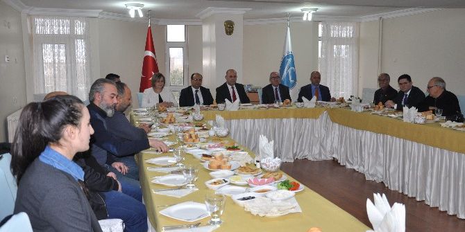 Rektör Prof. Dr. Özcan, Basınla Buluştu