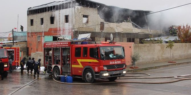 Plastik Fabrikasında Korkutan Yangın