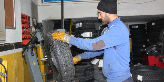 Oto Lastikçilerde Kış Yoğunluğu
