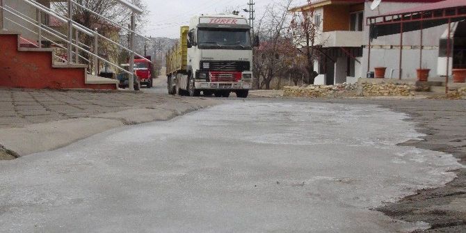 Erdemli’nin Yüksek Kesimlerinde Sular Dondu