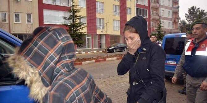 Jandarmayı Görünce Çaldığı Altınları Yuttu