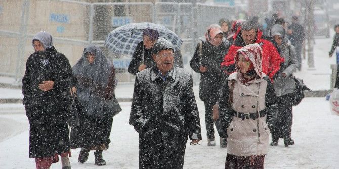 Erzurum Beyaz Gelinliğini Giydi