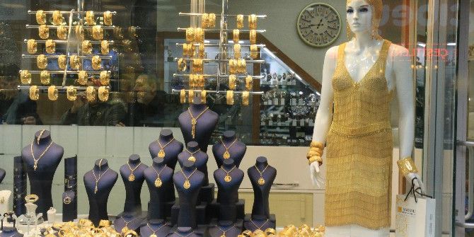 360 Bin Tl Değerindeki Altın Elbise Gebze’de Satışa Çıktı