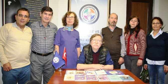 Eskişehirli Şair Ve Yazarlar Kitaplarını Bağışladı