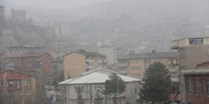 Hakkari’de Kar Yağışı