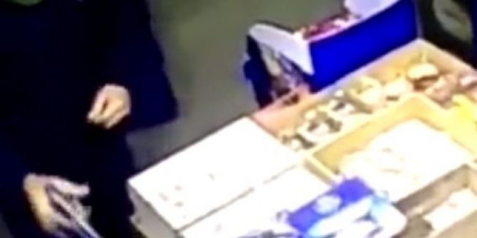 İş Yeri Sahibi Direndi, Maskeli Ve Silahlı Soyguncuları Püskürttü