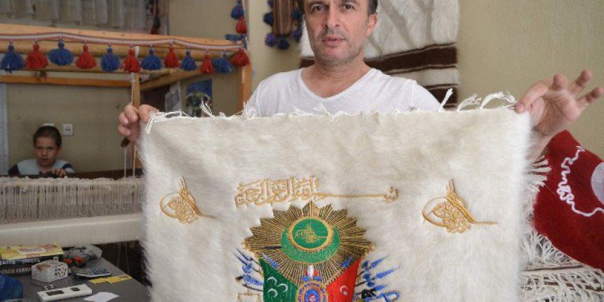 Teknoloji Yüzünden Kaybolmaya Yüz Tutan Mesleğini Teknolojiyle Yaşatıyor