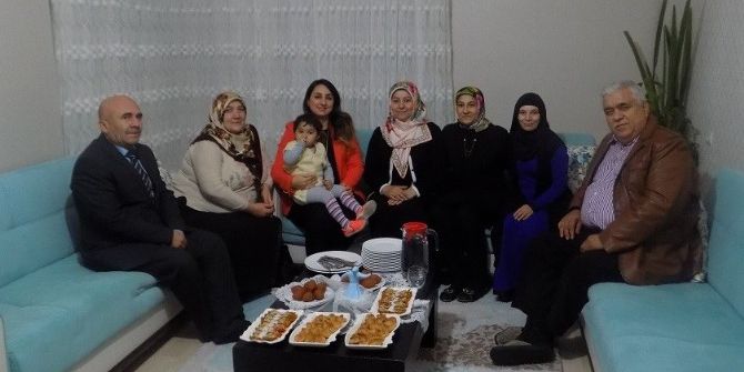 Vali Pekmez’in Eşi Yeşim Pekmez Çocuk Evi Ziyaretlerini Sürdürüyor