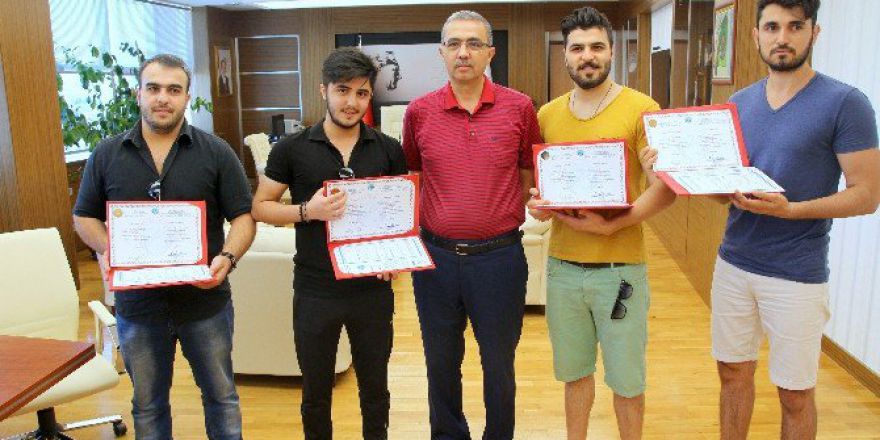 7 Aralık Üniversitesi’nden Azeri Öğrenciler Diplomalarını Aldı