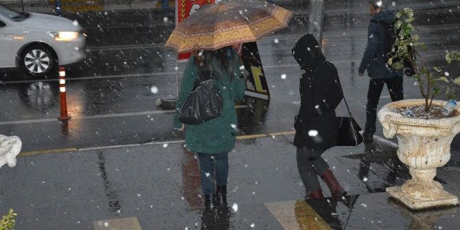 Diyarbakır’a Yılın İlk Karı Yağdı