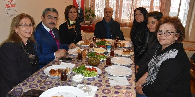 Alıcık, Cumhuriyet Kadınları Derneğine Başarılar Diledi