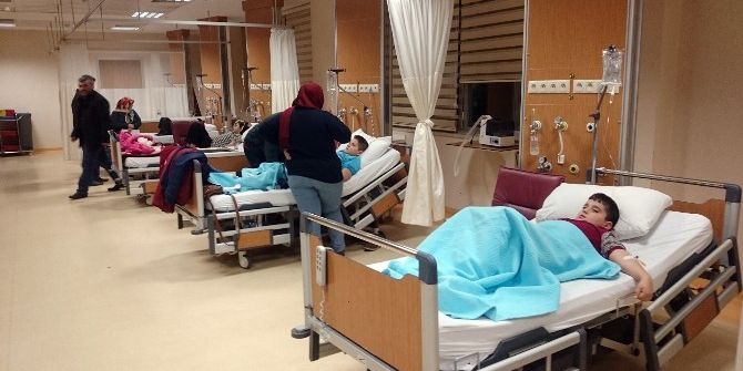 Bursa’da Gıda Zehirlenmesi Şüphesiyle 11 Öğrenci Hastanelik Oldu