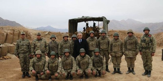 Vali Toprak Karakolları Denetledi