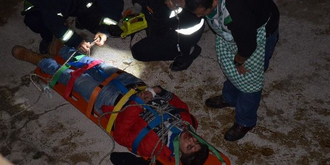 Dereye Uçan Otomobilde Can Pazarı 1 Ölü 1 Yaralı