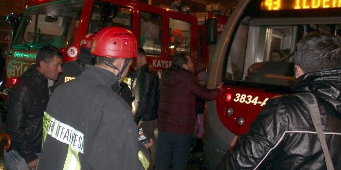 Tramvayın Altında Kalan Çocuk Yaralandı