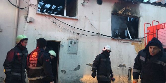 Surların İçindeki Tarihi Ev Yandı