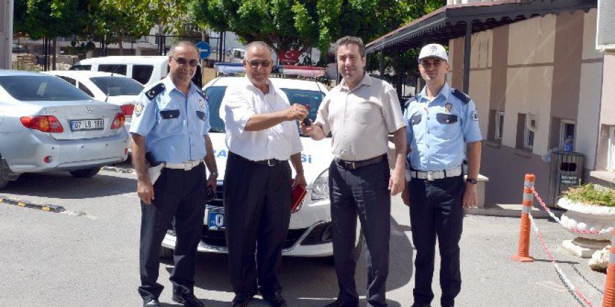 Manavgat’lı İşadamından Emniyete Araç Bağışı