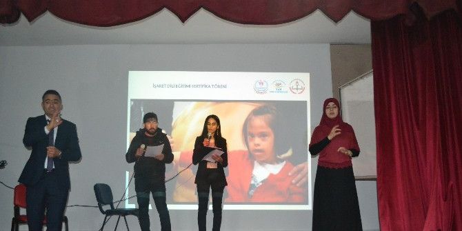 İşaret Dilini Öğrenen 40 Kursiyer Sertifikalarını Aldı