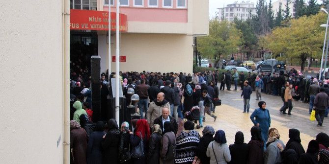 Nüfus Müdürlüğünde Suriyeli İzdihamı