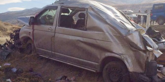 Minibüs Takla Attı:1 Ölü, 2 Ağır Yaralı