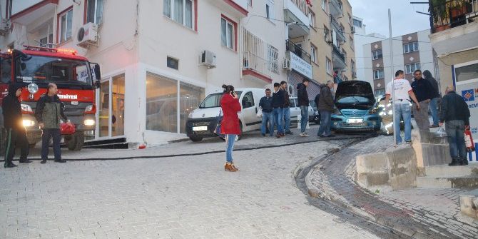 Alev Topuna Dönen Aracı Gören Esnaf Koştu