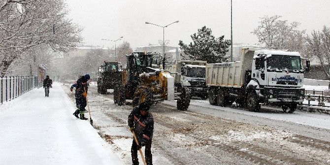 Erzurum’da Karla Mücadele Başladı