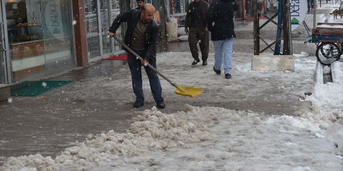 Yüksekova’da Kar Yağışı