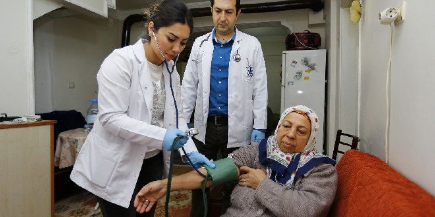 Konak’ta Alzheimer Hastaları Unutulmuyor