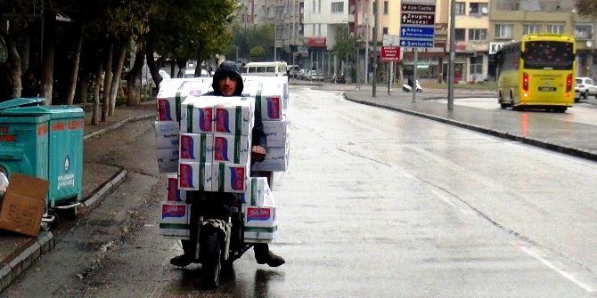 40 Koli Makarnayı Motosikletle Böyle Taşıdı