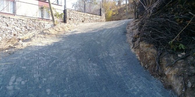 Dereköy Mahallesi Yazın Tozdan, Kışın Çamurdan Kurtuldu