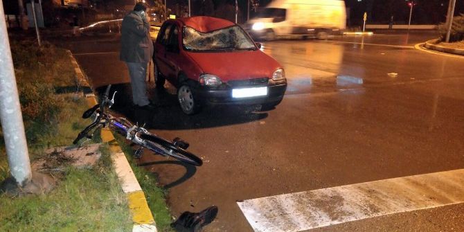 Bisikletli Yaşlı Adama Otomobil Çarptı