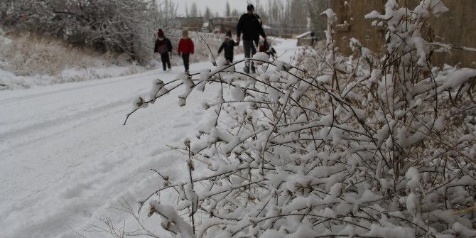Başkale’de Kar Yağışı