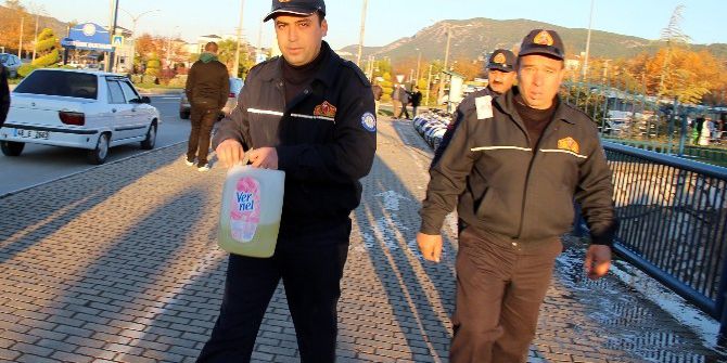 Kendini Yakmaya Çalıştı