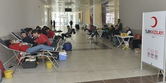 Kmü’lü Öğrencilerden Kan Bağışı