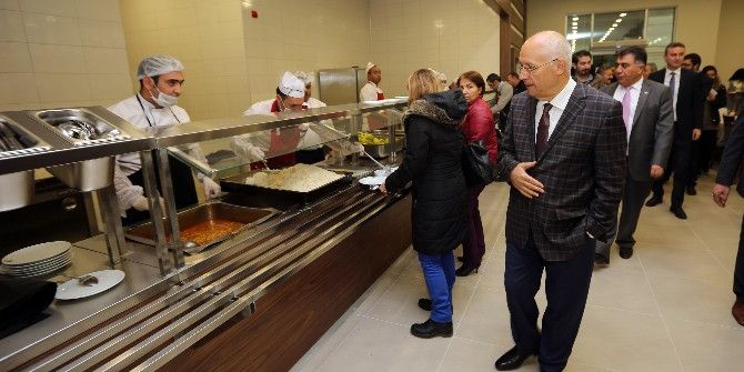 Yeni Yemekhanede Tencereler Kaynamaya Başladı