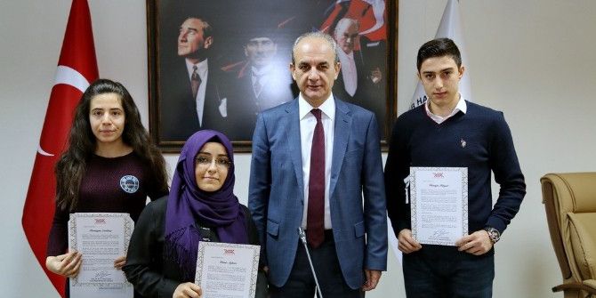 Yök Başkanından Birincilikle Yerleşen Öğrencilere Mektup