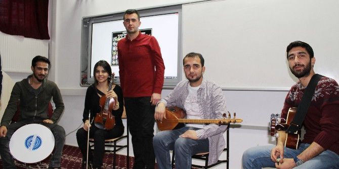 Müziksel Faaliyetler Topluluğundan Ortaokul Öğrencilerine Konser