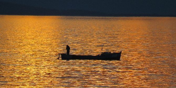 Balıkçıların Kartpostallık Gün Batımı Mesaisi